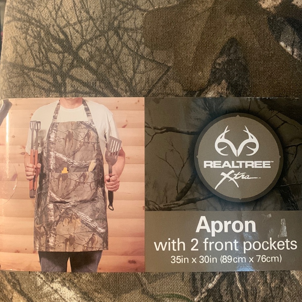 NIP RealTree Camouflage Apron with 2 Front Pockets